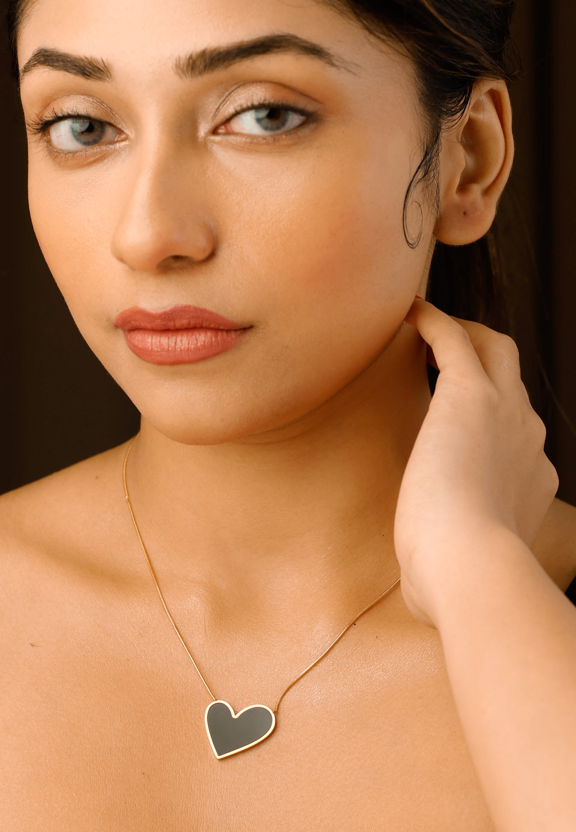 Big Black Heart Neckpiece (18K Gold Plated)