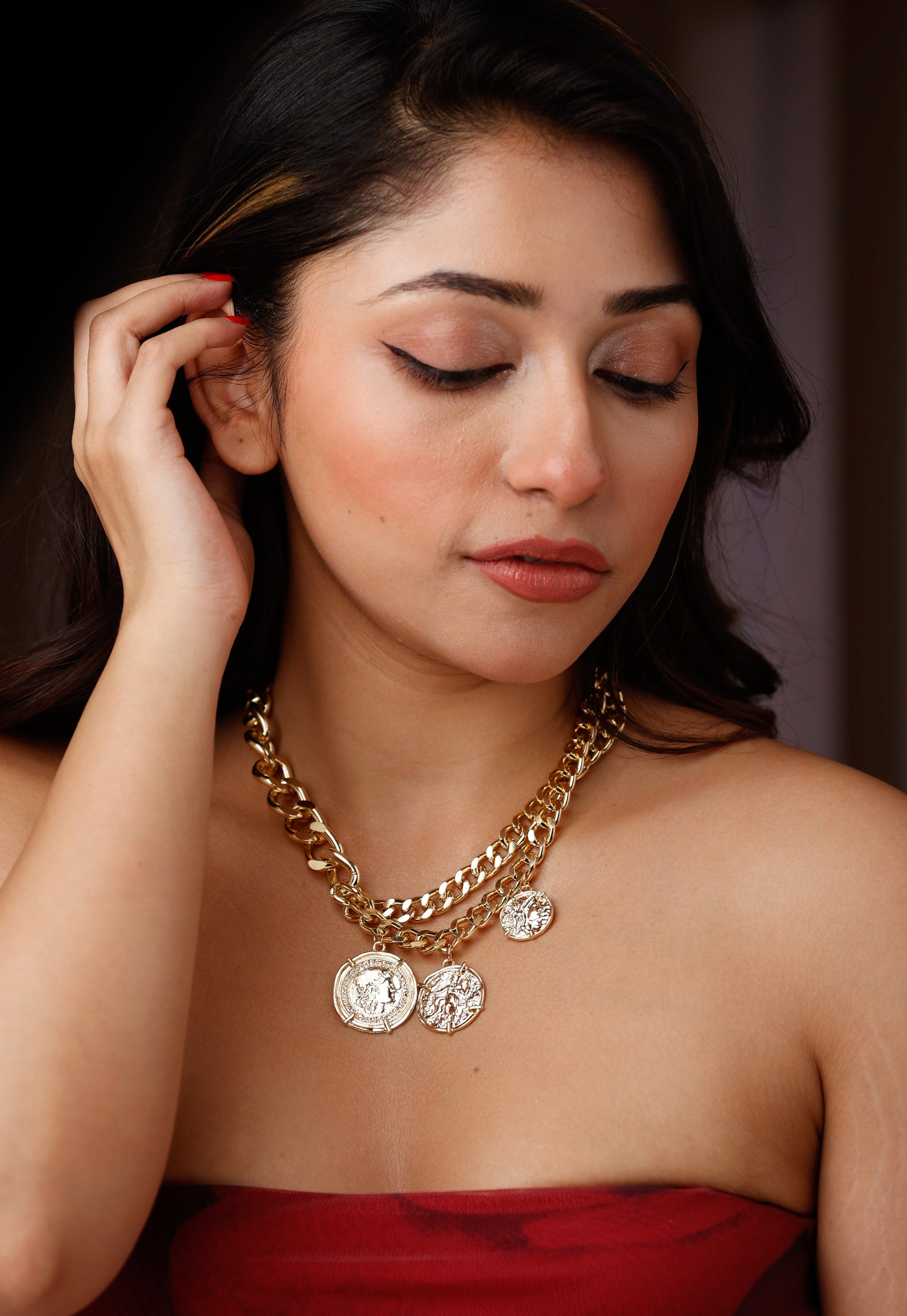 Coin Style Statement Piece Neckpiece in Gold