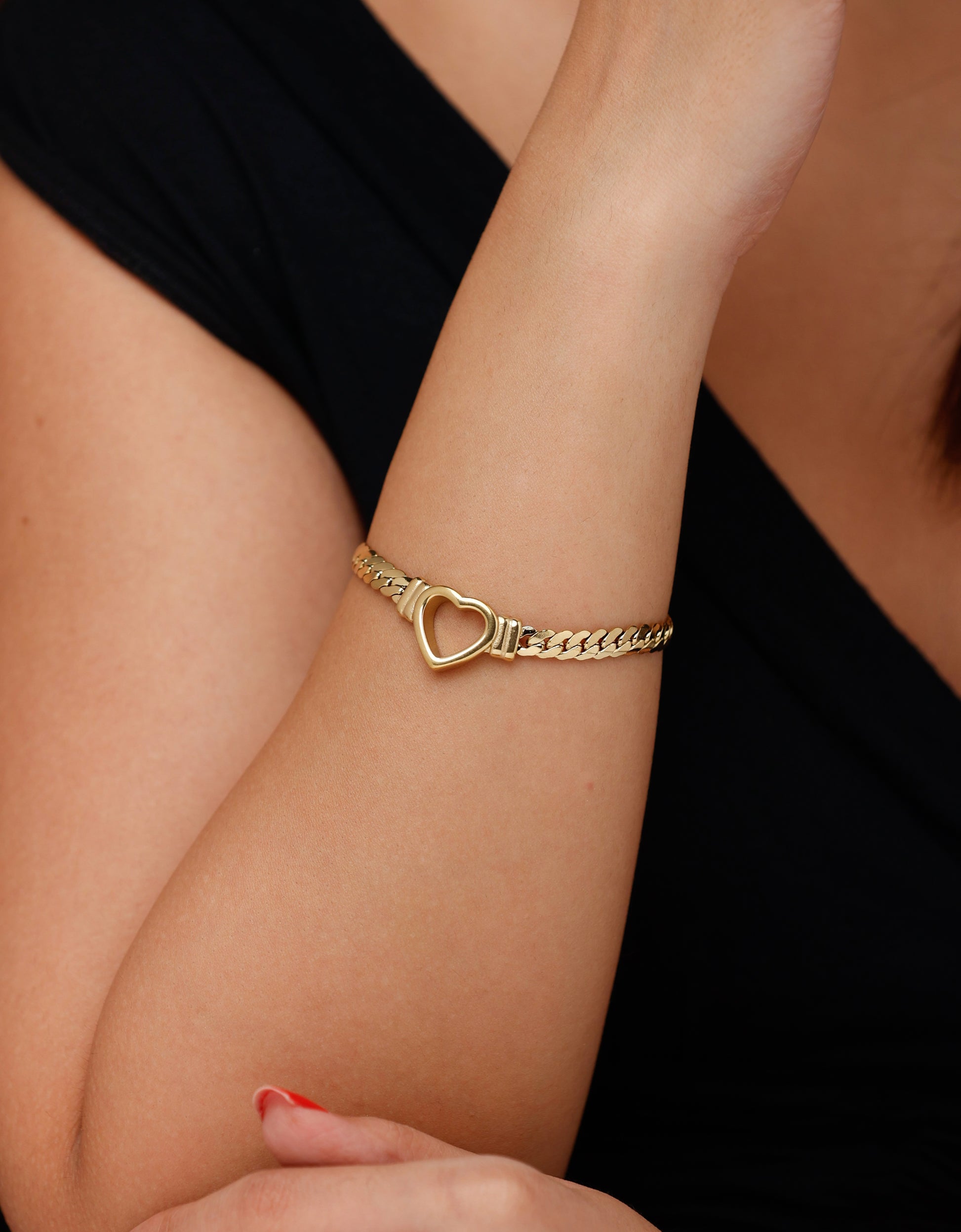 Hollow Heart Bracelet in Gold (18K Gold Plated)