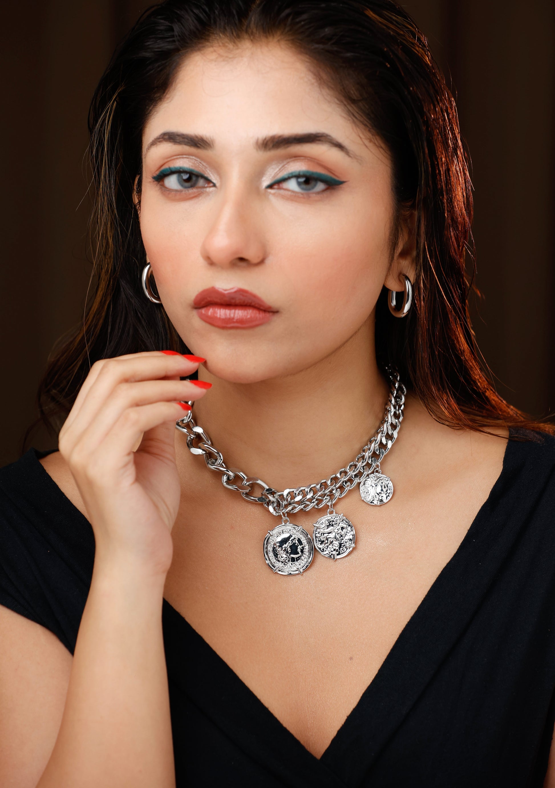 Coin Style Statement Piece Neckpiece in Silver