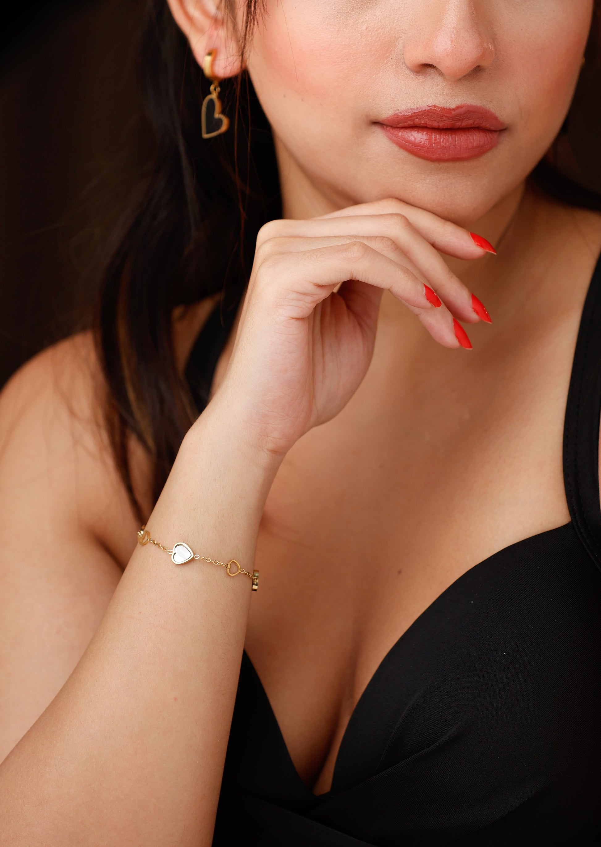 White and Black Hearts Chain Bracelet (18K Gold Plated)