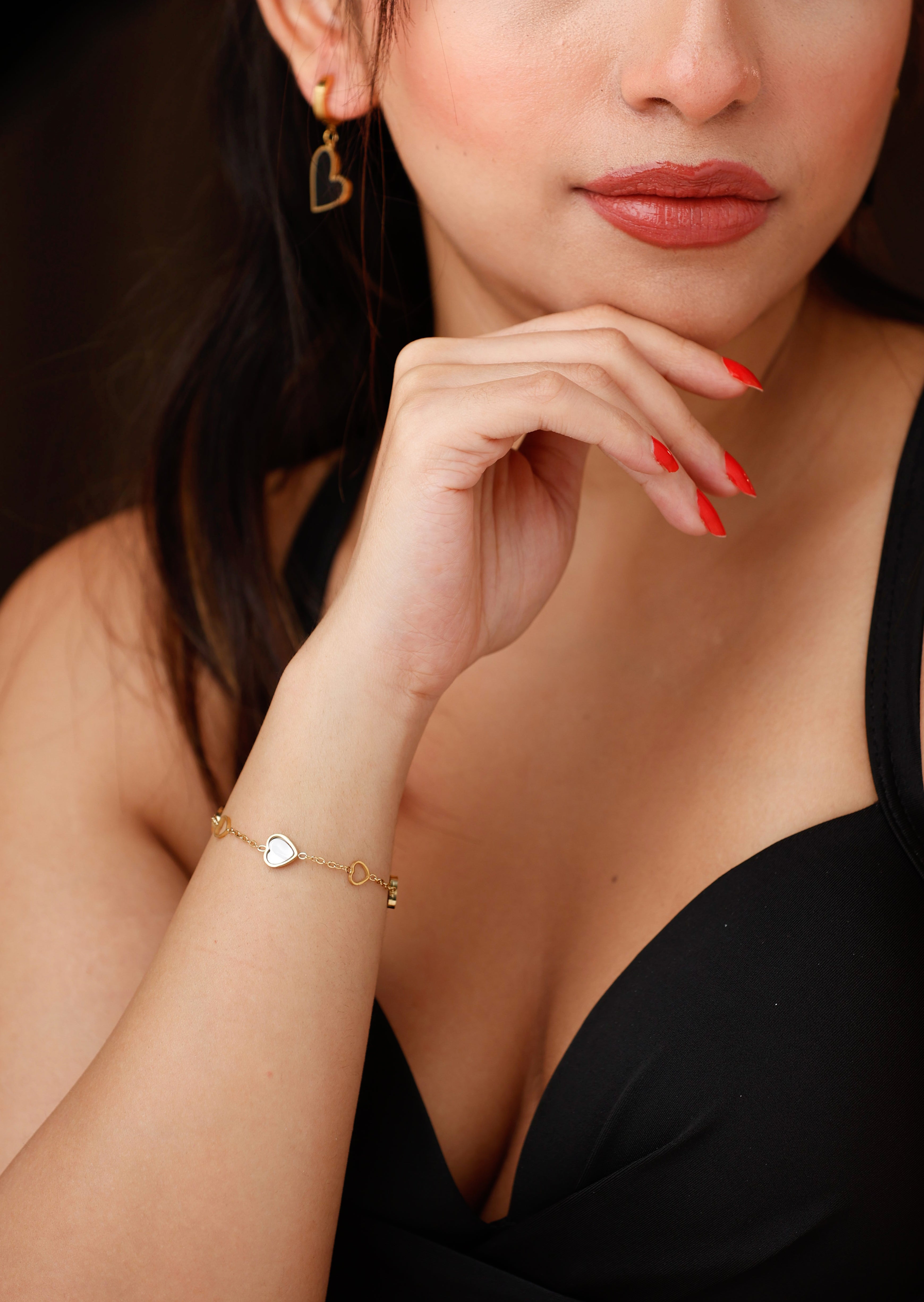 White and Black Hearts Chain Bracelet (18K Gold Plated)