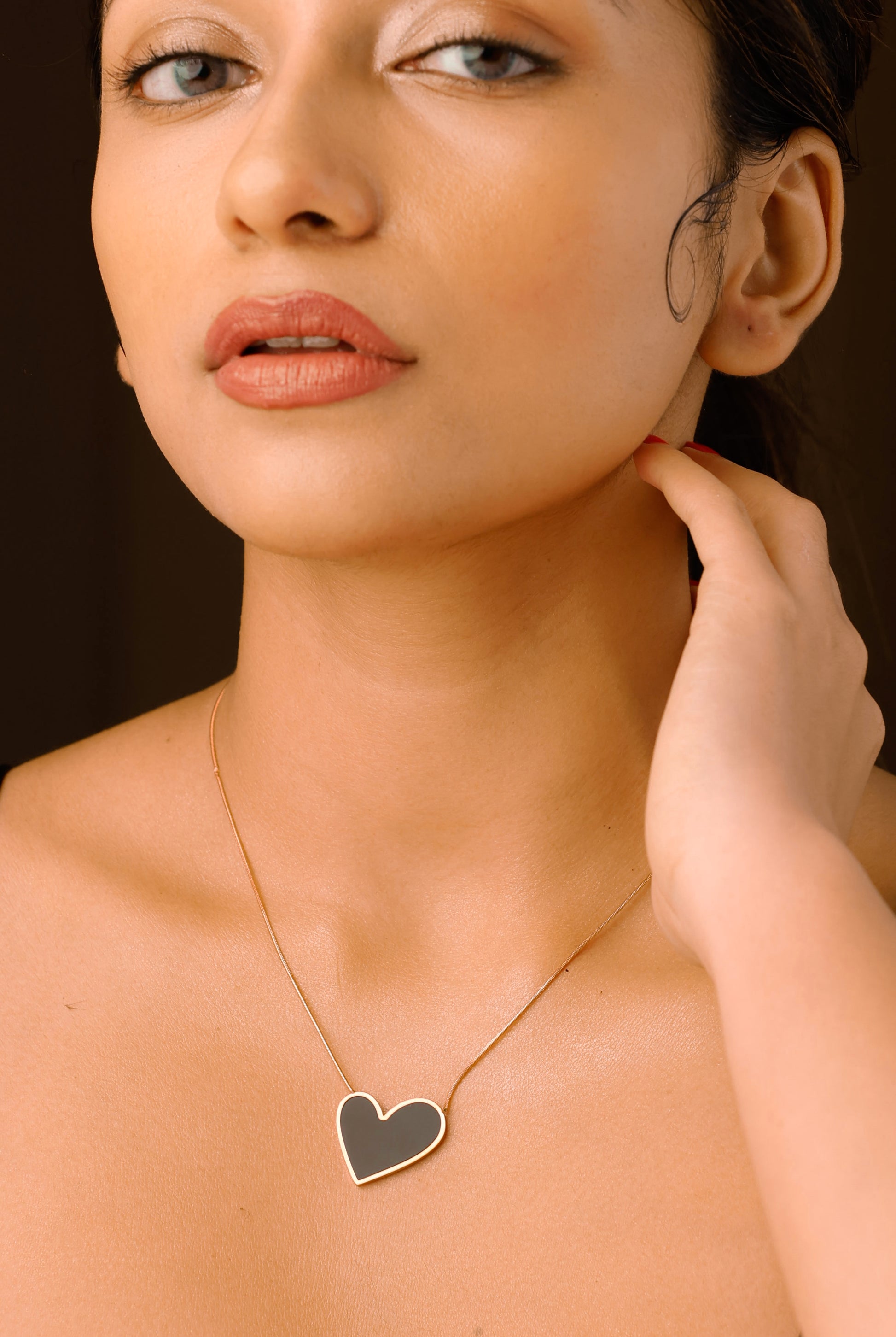 Big Black Heart Neckpiece (18K Gold Plated)