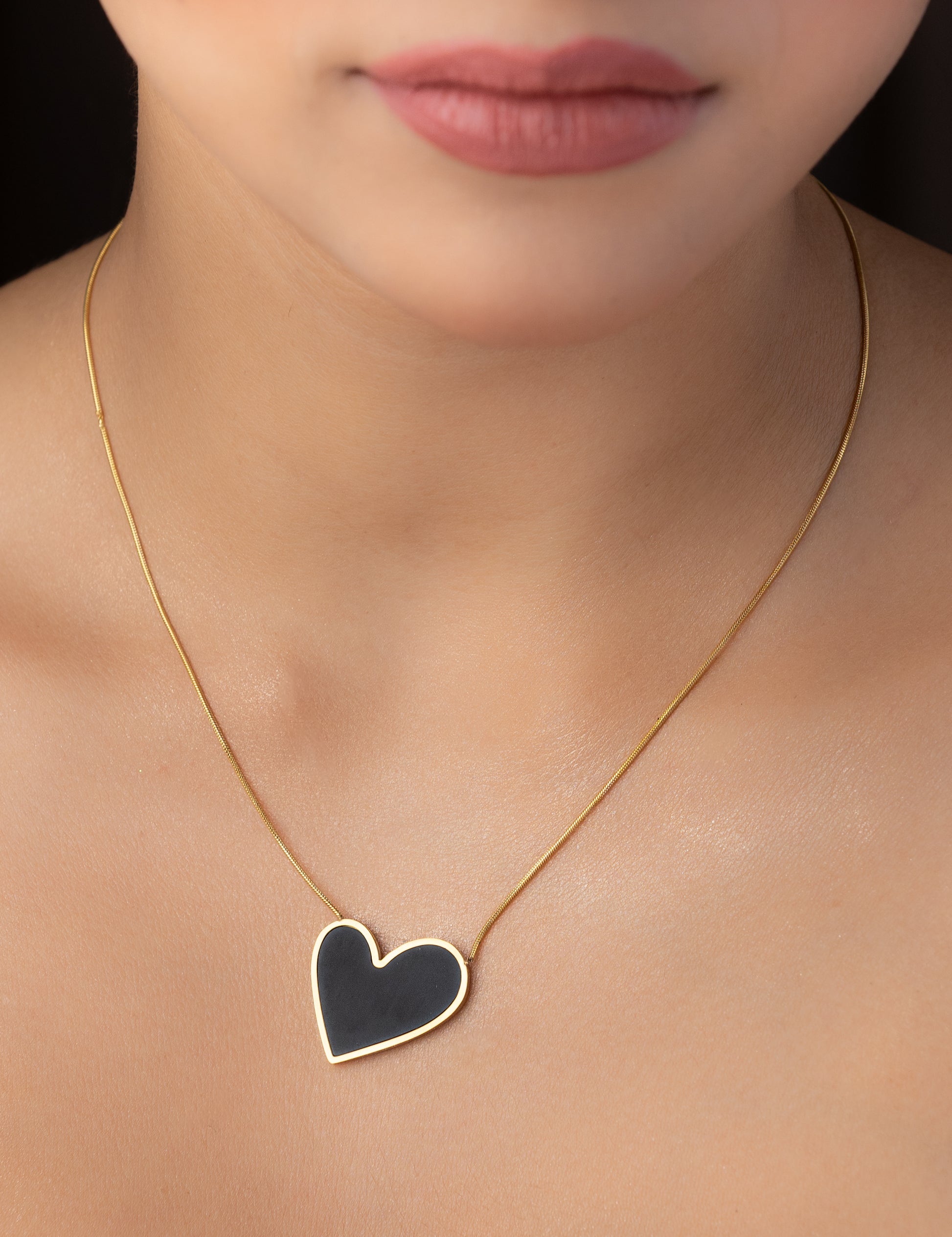 Big Black Heart Neckpiece (18K Gold Plated)
