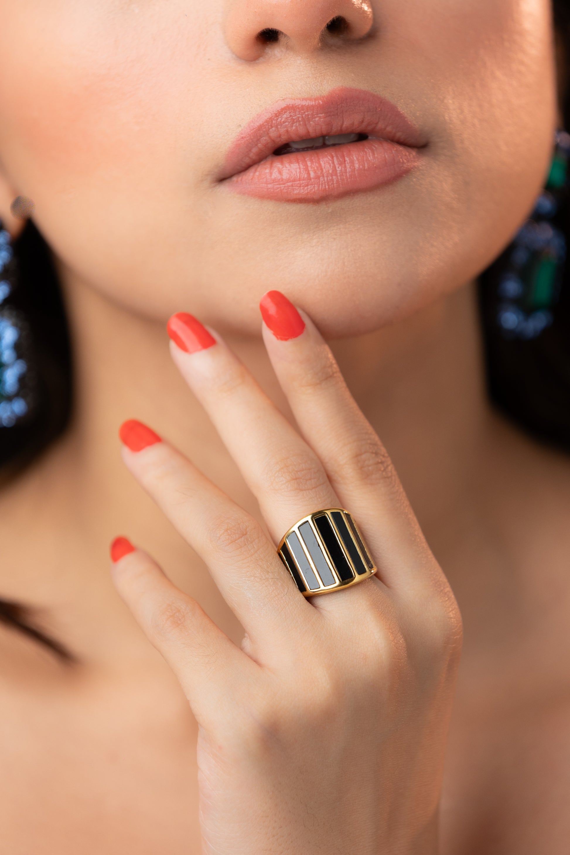 Long Ribs Ring in Black (Size 6)