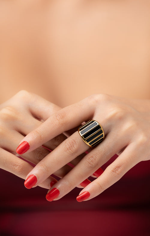 Long Ribs Ring in Black (Size 6)