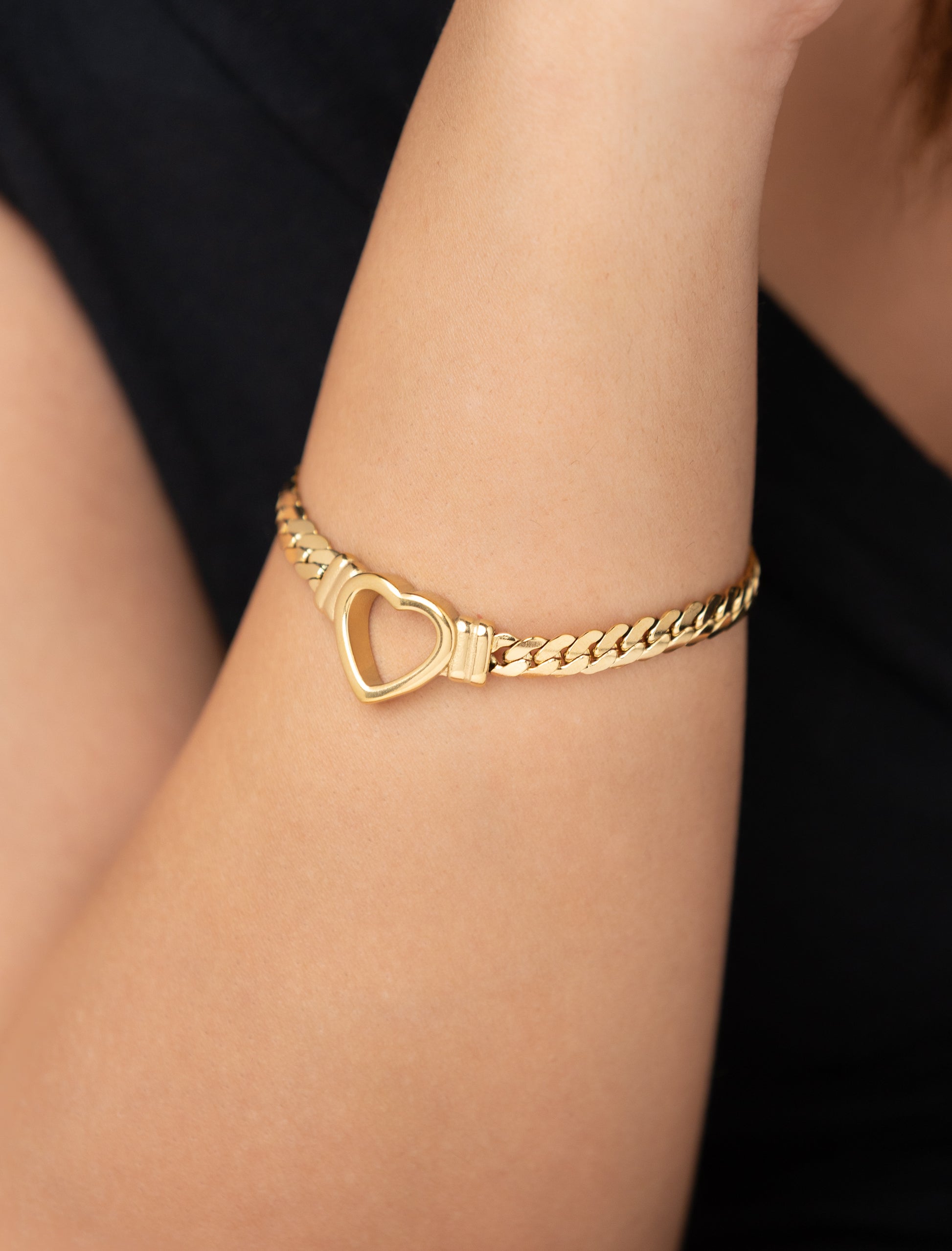 Hollow Heart Bracelet in Gold (18K Gold Plated)