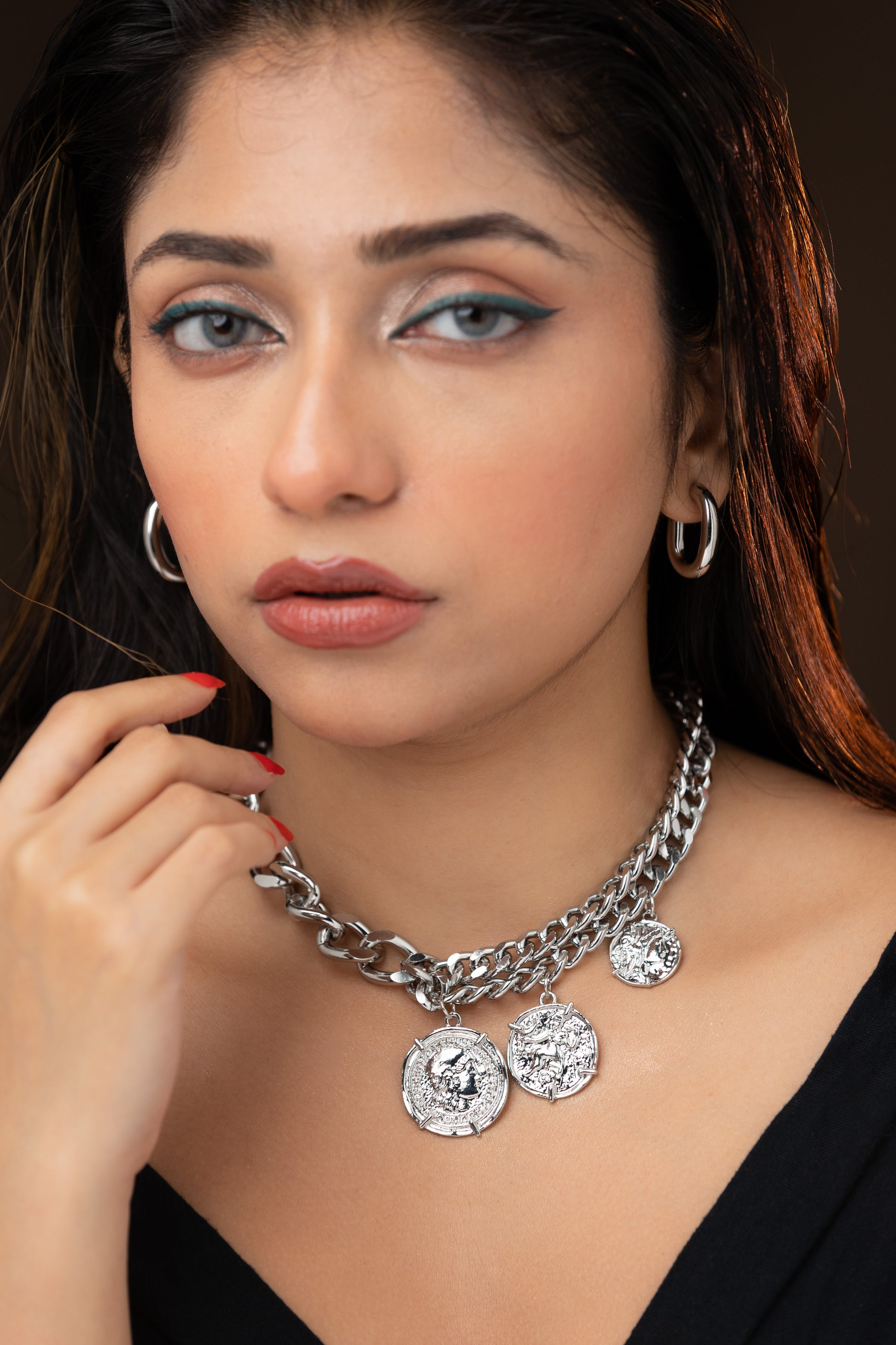 Coin Style Statement Piece Neckpiece in Silver