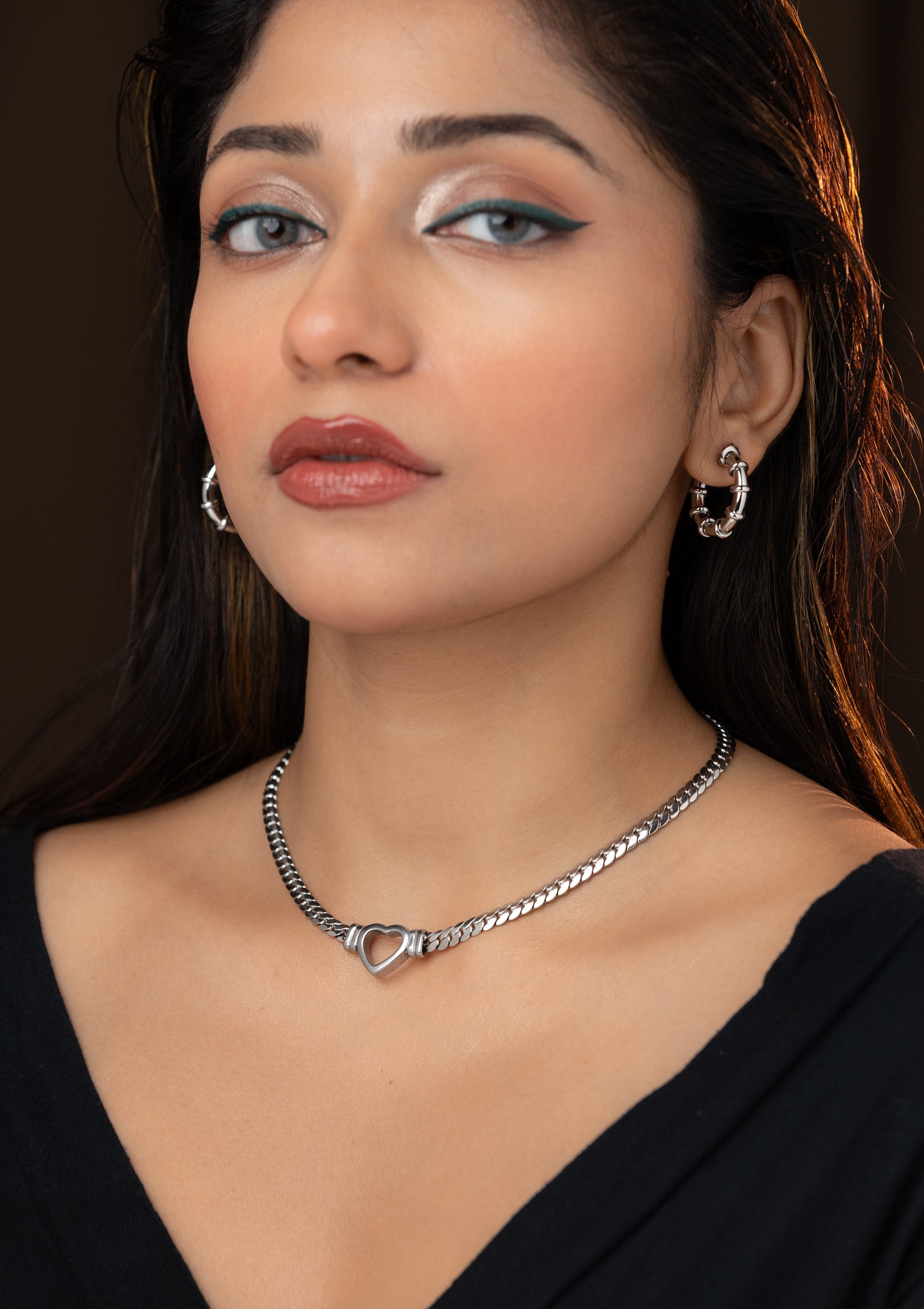 Hollow Heart Neckpiece in Silver (18K Gold Plated)