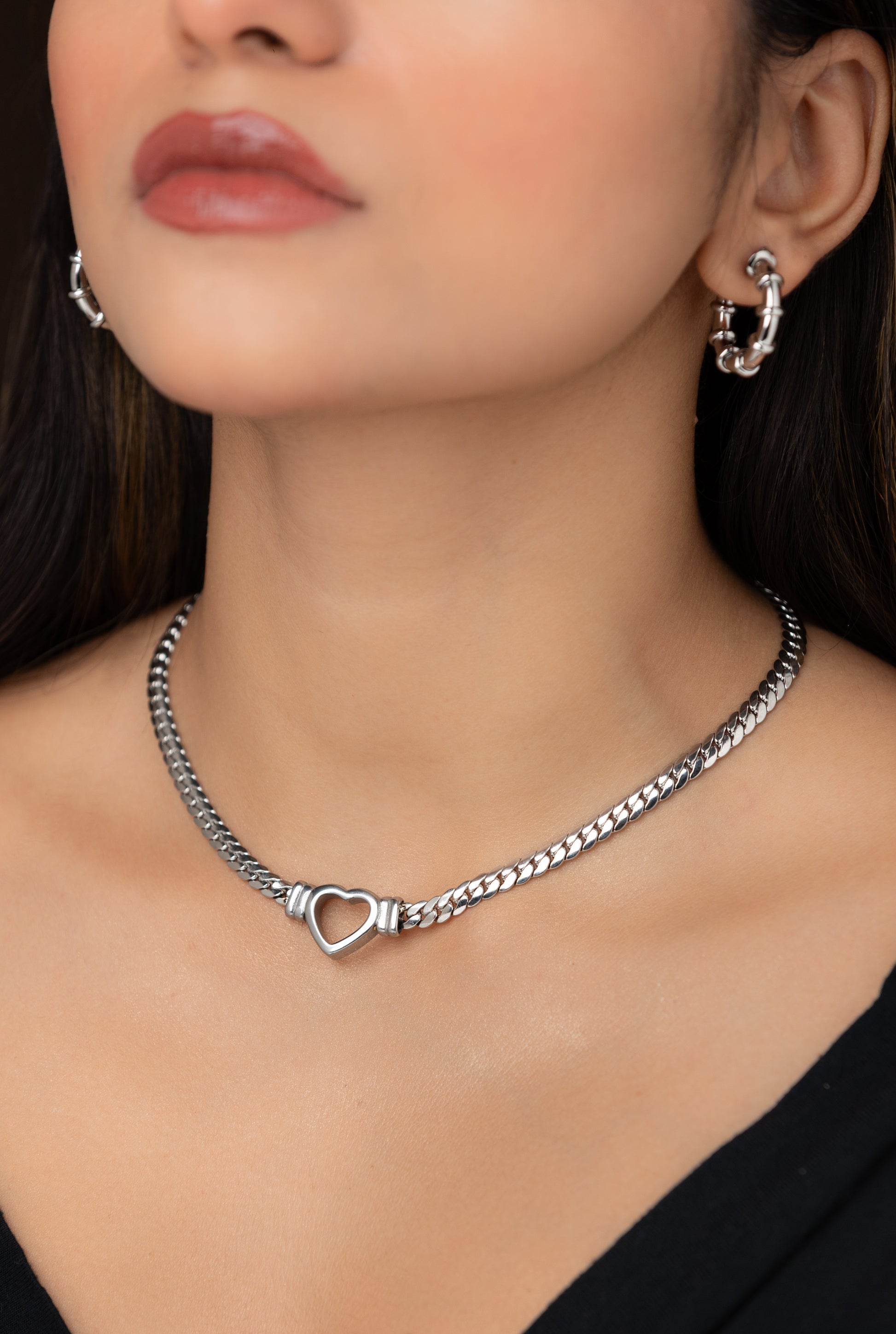 Hollow Heart Neckpiece in Silver (18K Gold Plated)