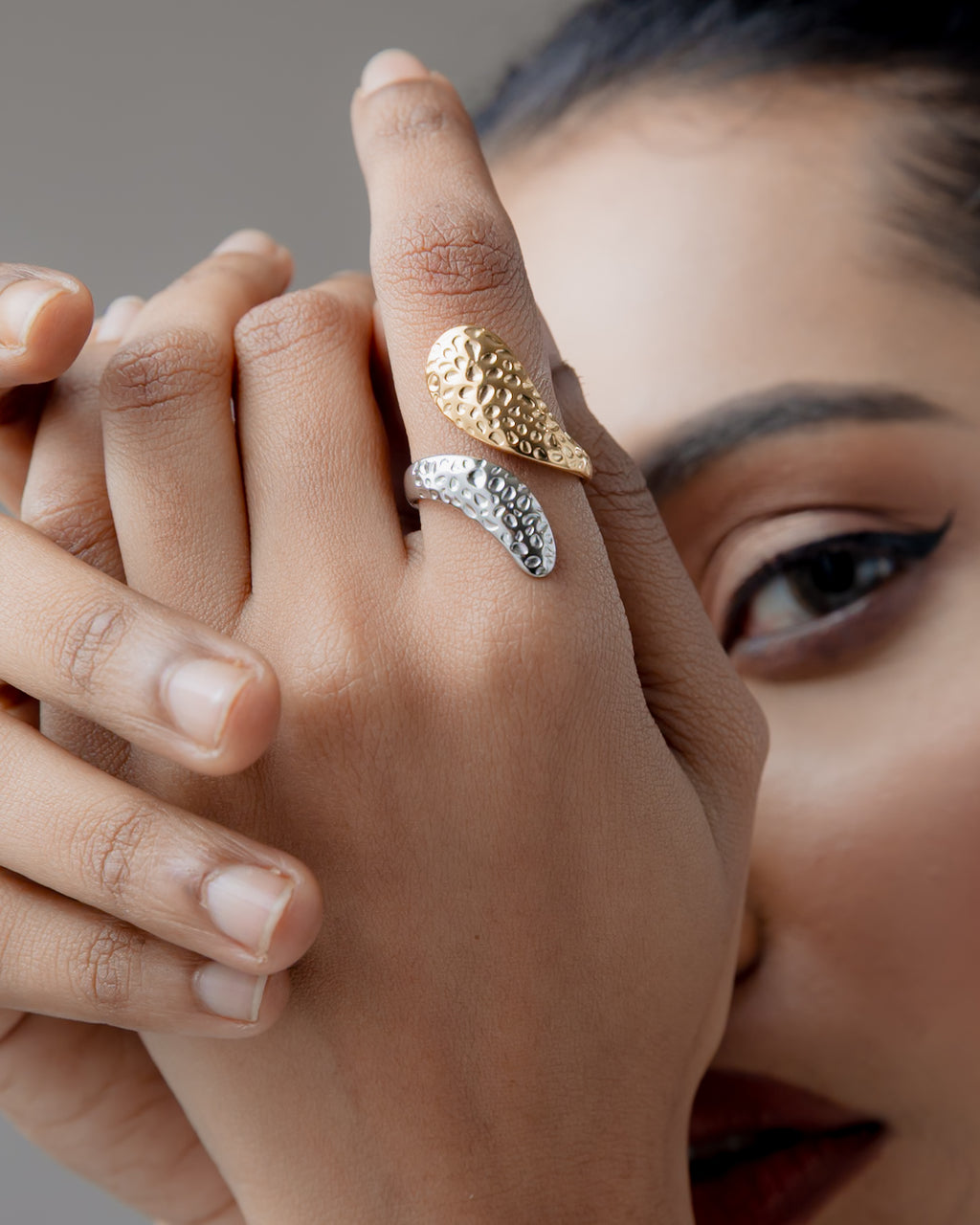 Aurora Texture Adjustable Ring – Dual Tone (18K Gold Plated)