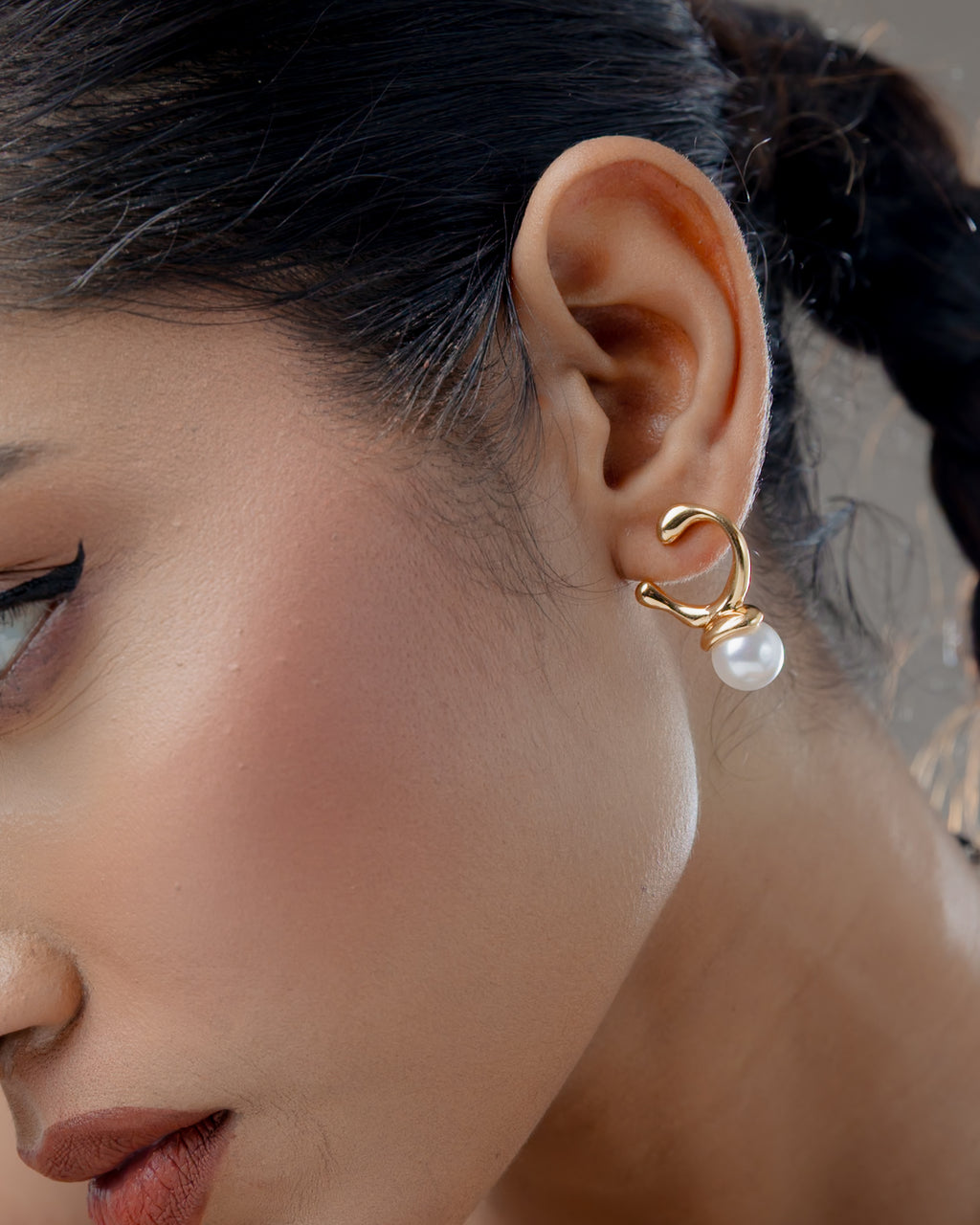 Pearl Curve Gold Stud Earrings