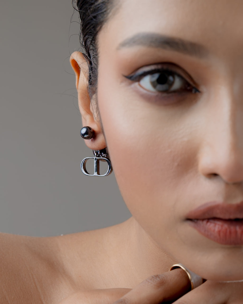 Luna Luxe Pearl Drop Earrings in Black