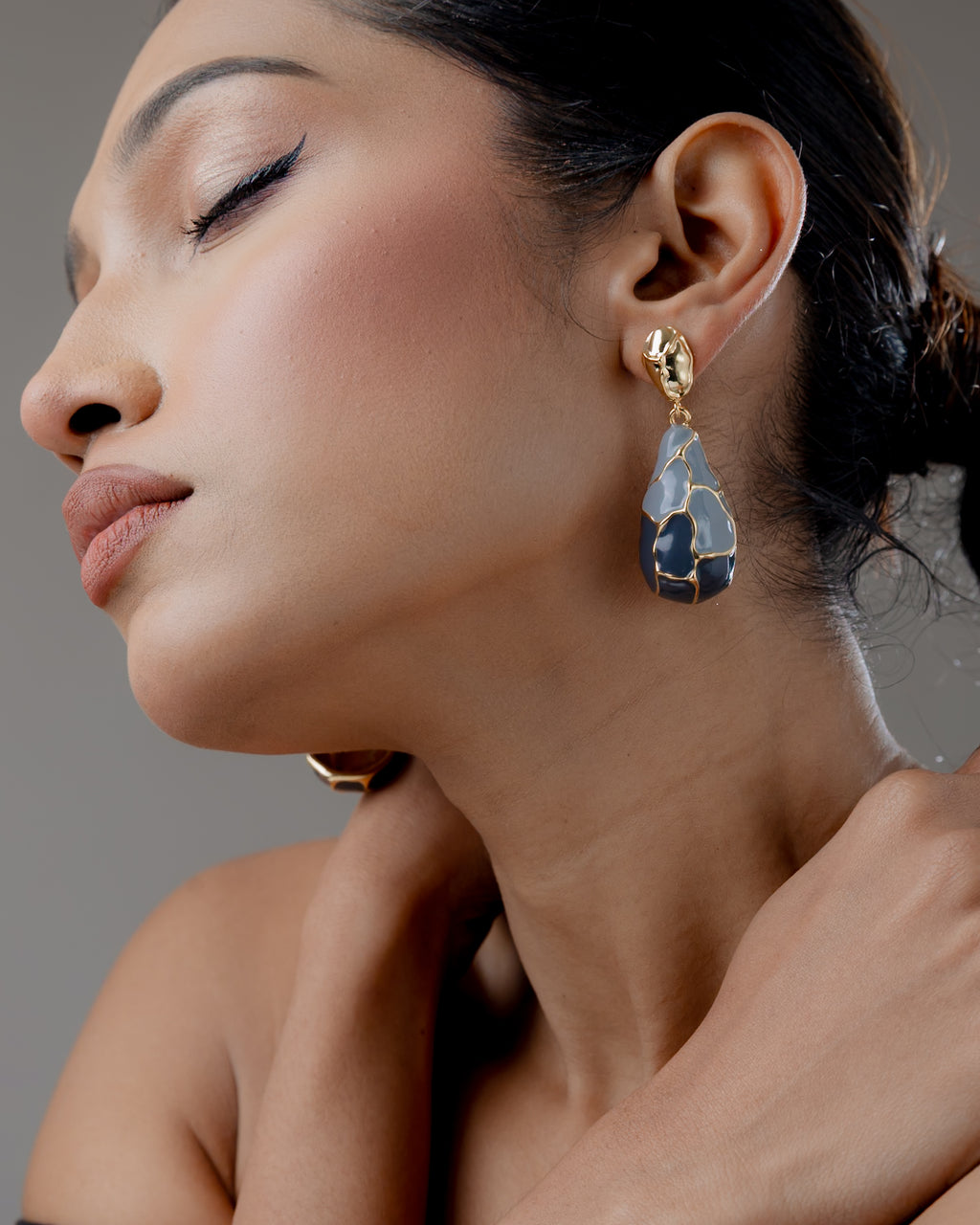 Azure Vein Statement Drop Earrings in Grey and Black