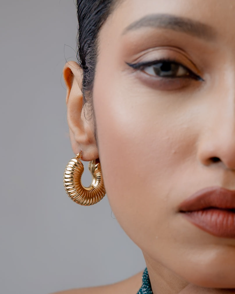 Luna Ribbed Gold Hoop Earrings - Gold Plated