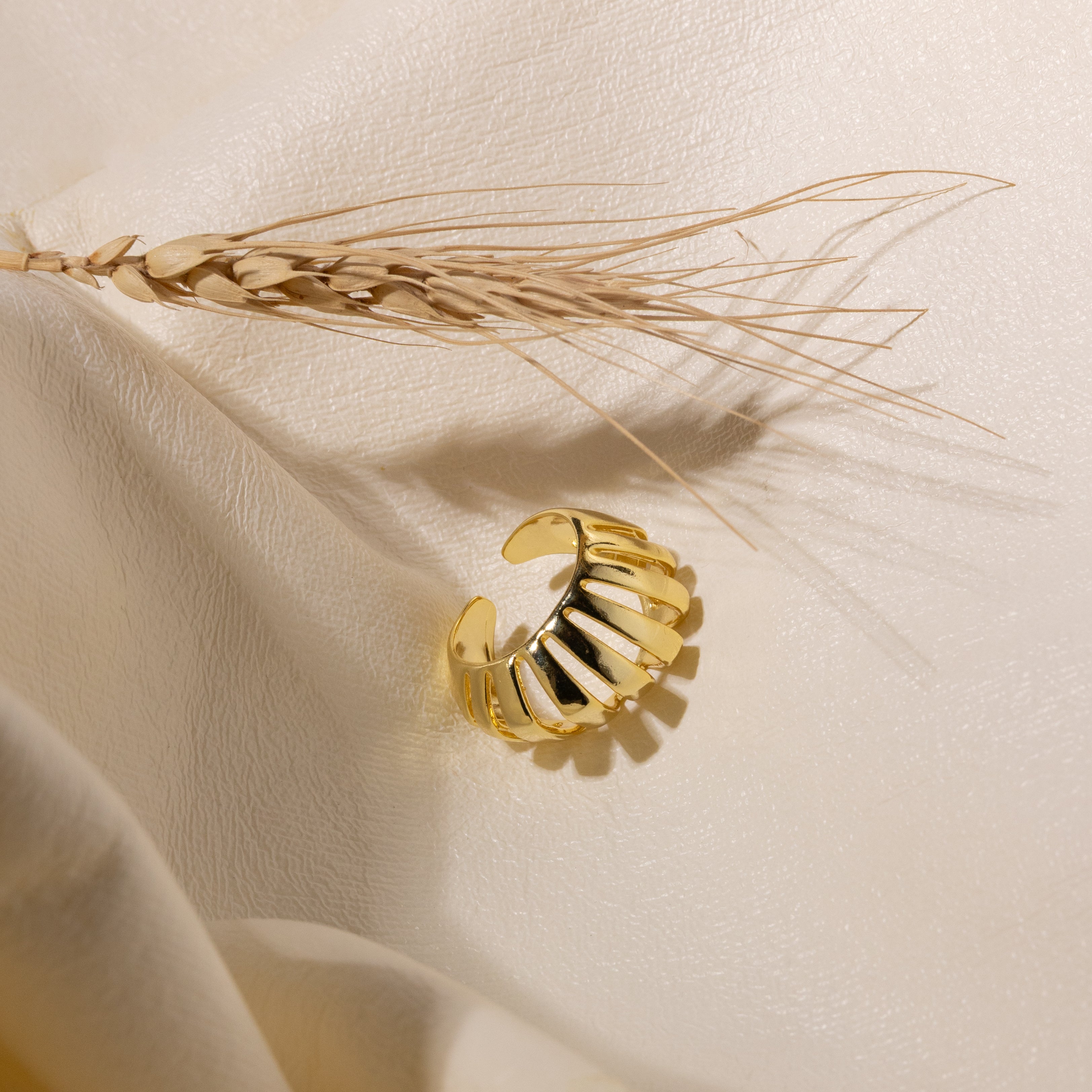 Helix Sculpt Statement Ring – Gold