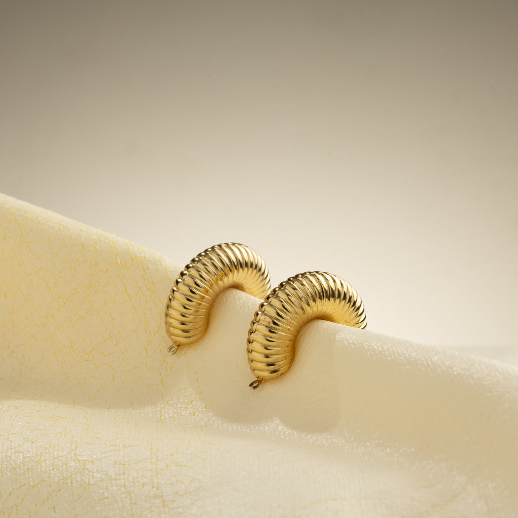 Luna Ribbed Gold Hoop Earrings - Gold Plated