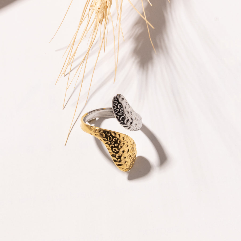 Aurora Texture Adjustable Ring – Dual Tone (18K Gold Plated)