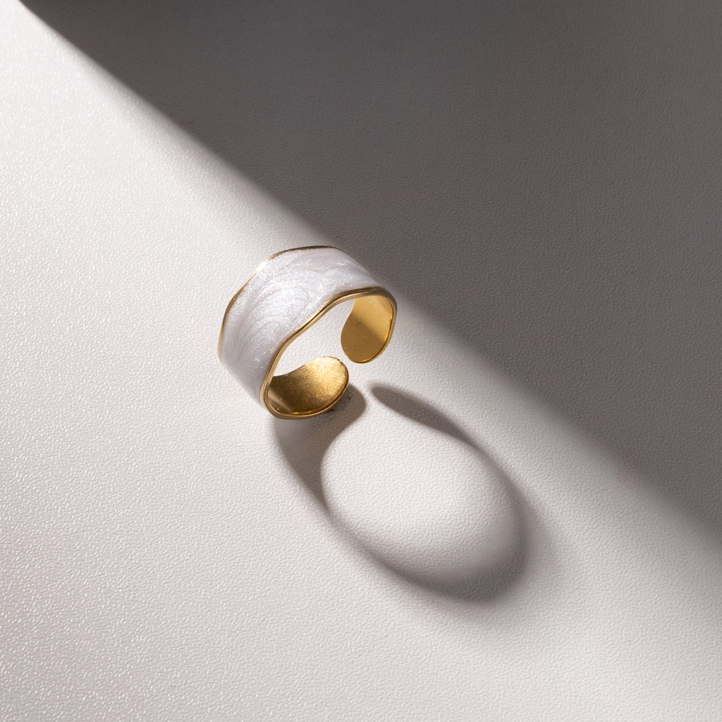 Noir Wave Adjustable Ring – Gold & White