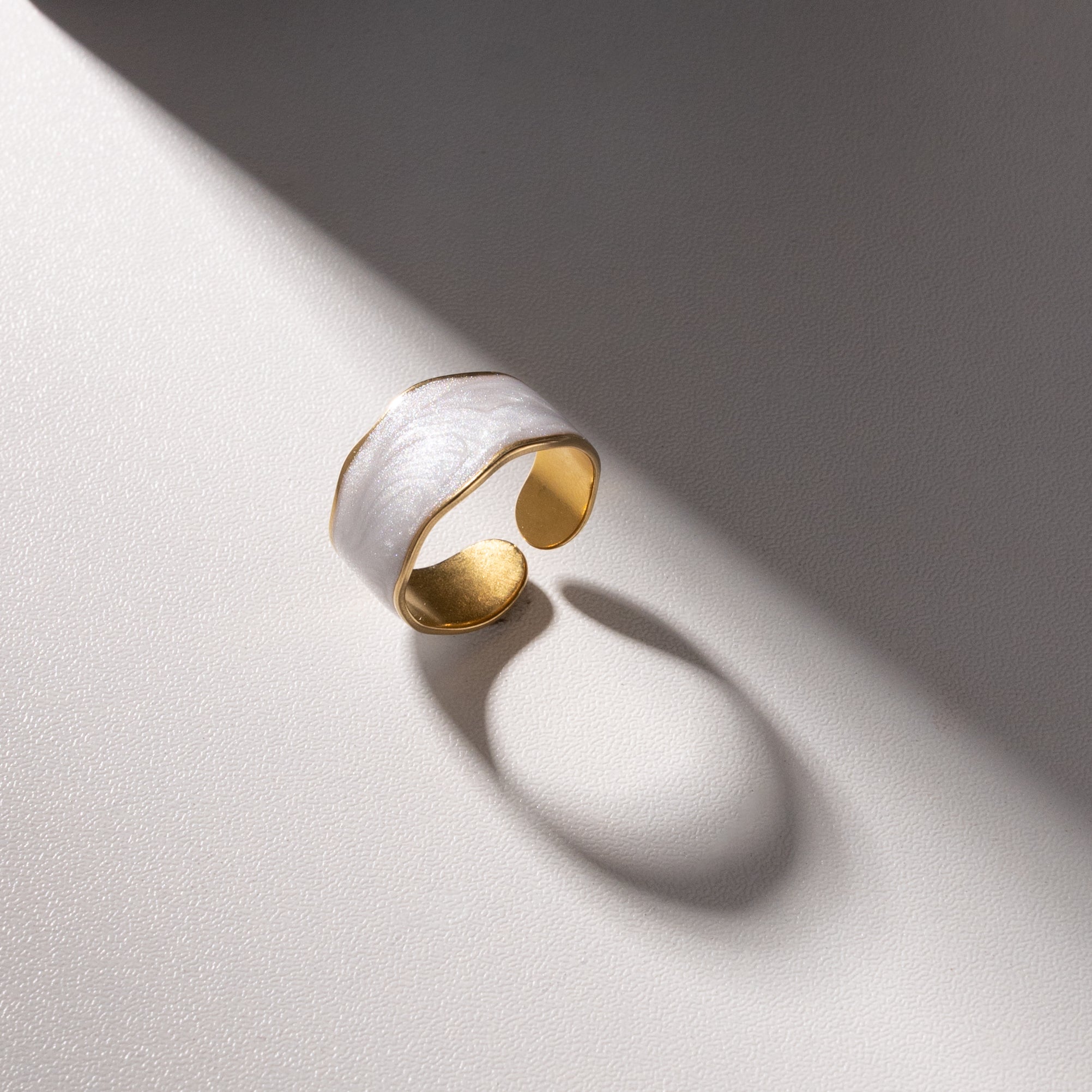 Noir Wave Adjustable Ring – Gold & White