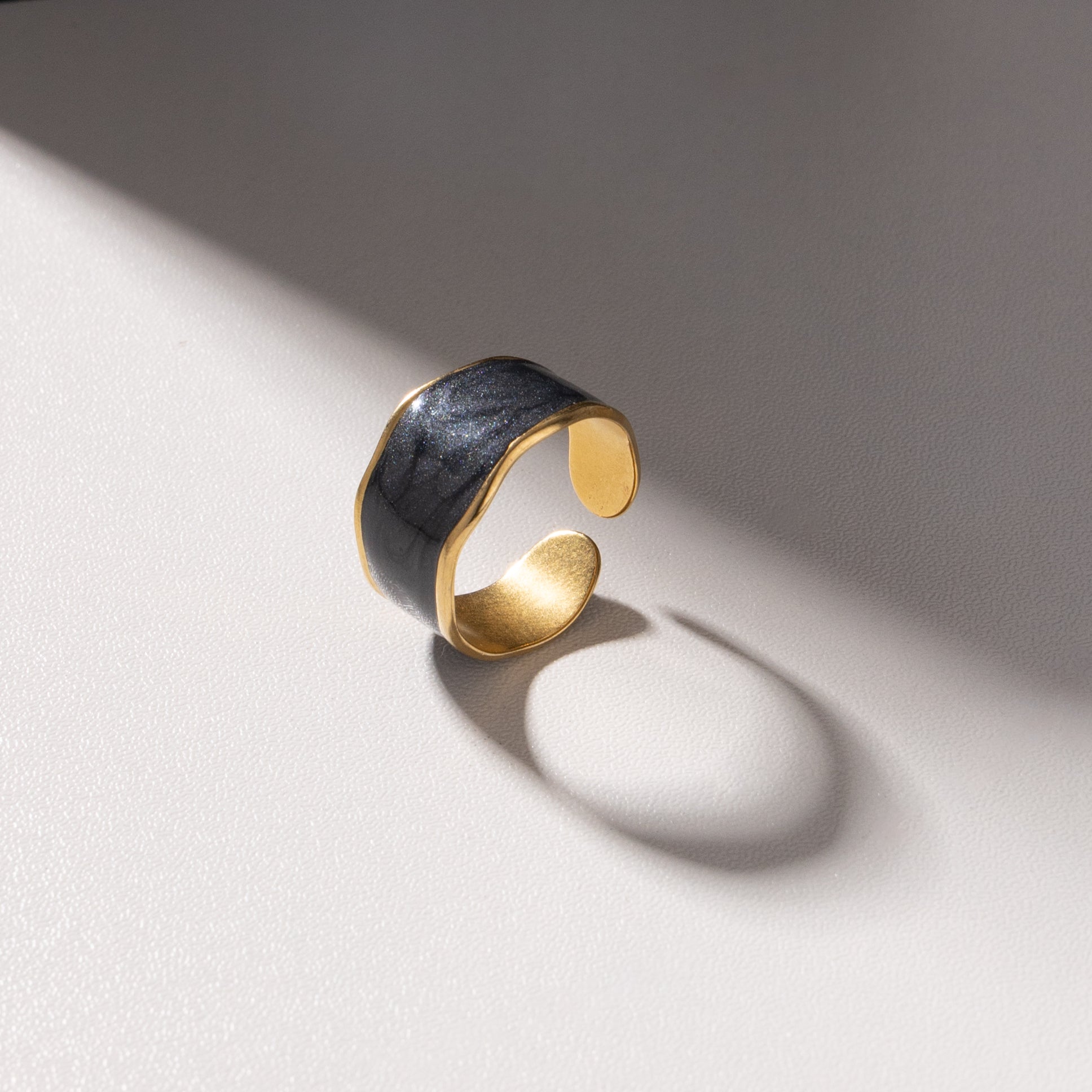 Noir Wave Adjustable Ring – Gold & Black